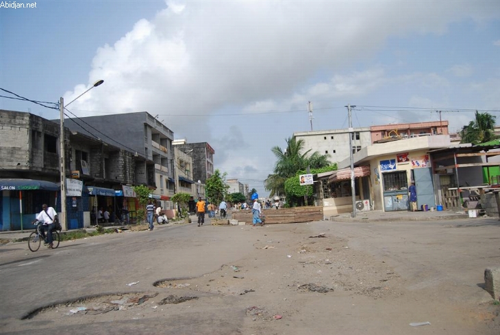 Côte d`Ivoire: calme à Abidjan, les habitants tentent de quitter le centre